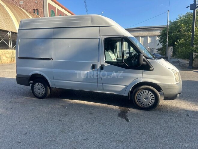 Ford Transit-17