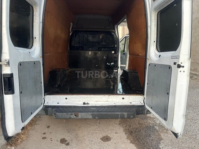 Ford Transit-15