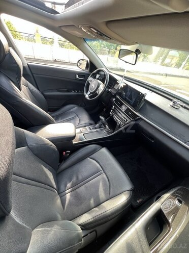Kia K5-12