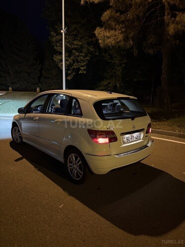 Mercedes B 180 2009, 149,000 km - 1.7 l - Mingəçevir