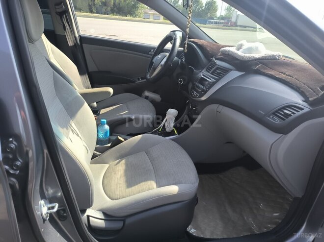 Hyundai Accent 2015, 16,093 km - 1.6 l - Ucar