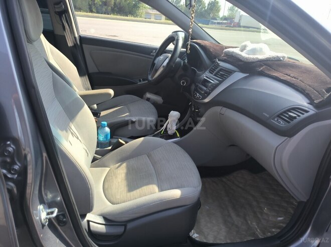 Hyundai Accent 2015, 16,093 km - 1.6 l - Ucar