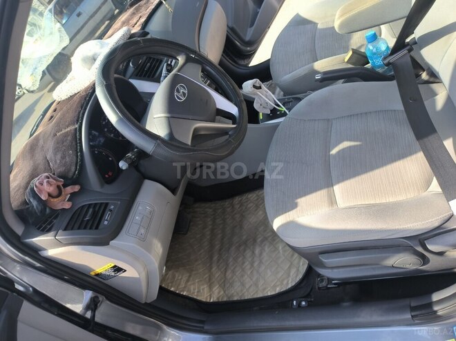 Hyundai Accent 2015, 16,093 km - 1.6 l - Ucar