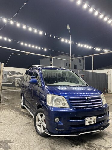 Toyota Noah 2004, 275,000 km - 2.0 л - Bakı