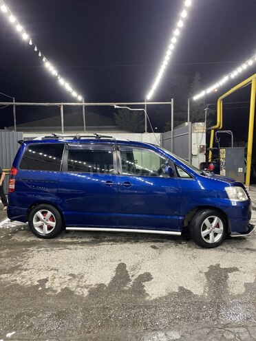 Toyota Noah 2004, 275,000 km - 2.0 л - Bakı