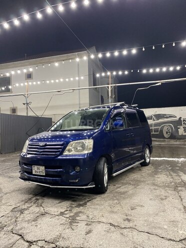 Toyota Noah 2004, 275,000 km - 2.0 л - Bakı