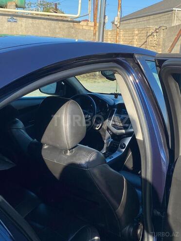 Chevrolet Cruze-12