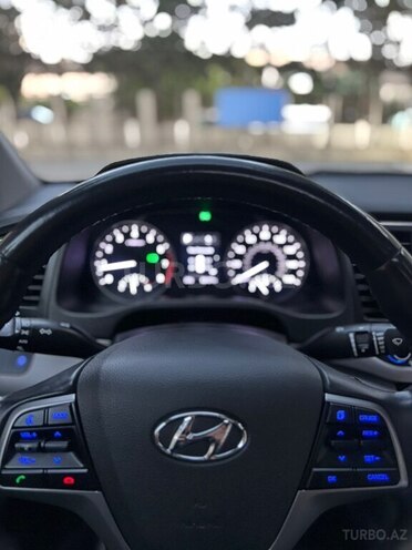Hyundai Elantra 2018, 63,500 km - 2.0 l - Bakı