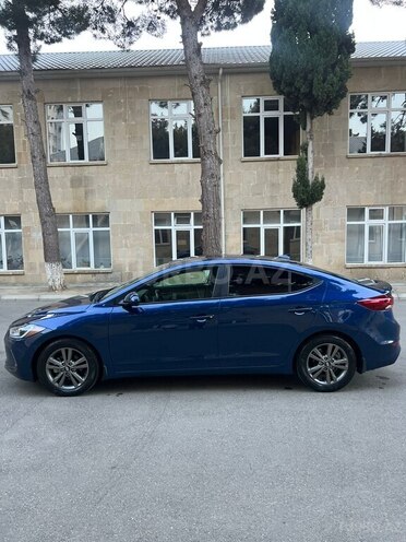 Hyundai Elantra-11