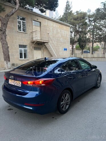 Hyundai Elantra-10