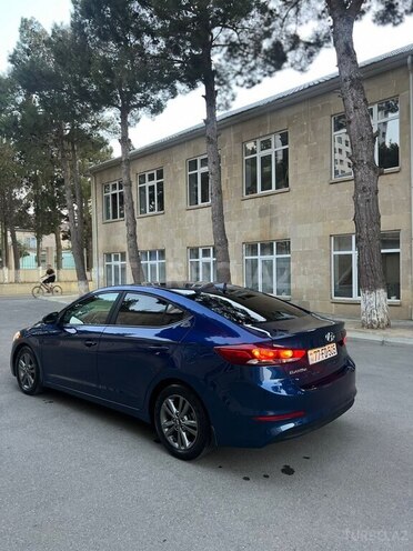 Hyundai Elantra-13