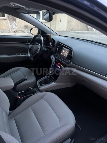 Hyundai Elantra-17