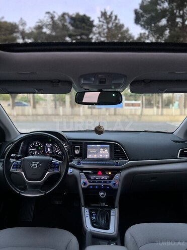 Hyundai Elantra-18