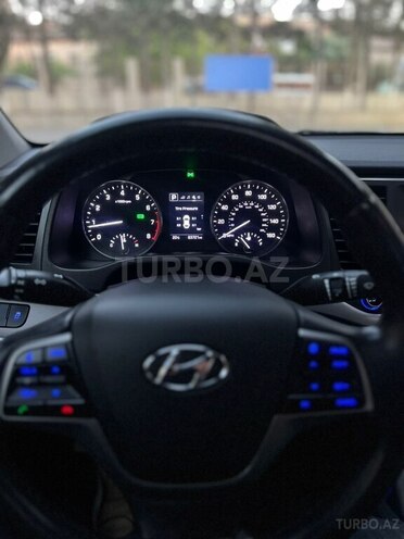 Hyundai Elantra-20