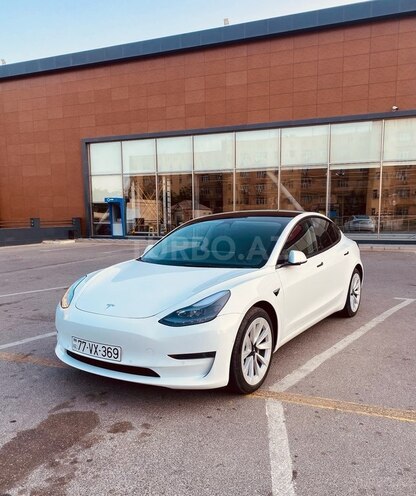 Tesla Model 3-6