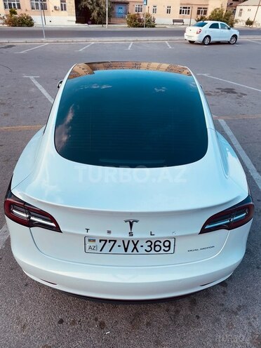 Tesla Model 3-4