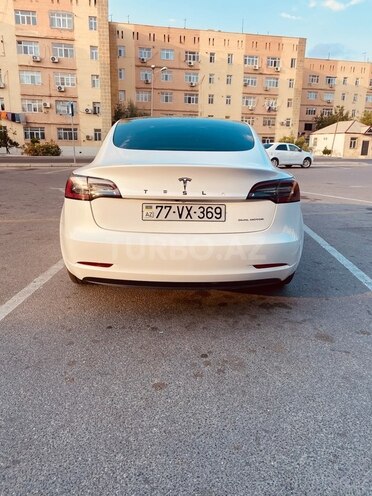 Tesla Model 3-12