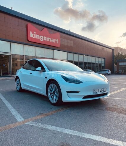 Tesla Model 3-3