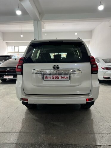 Toyota Land Cruiser Prado-5