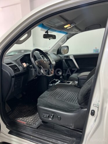 Toyota Land Cruiser Prado-8