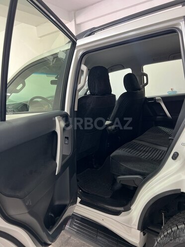 Toyota Land Cruiser Prado-11