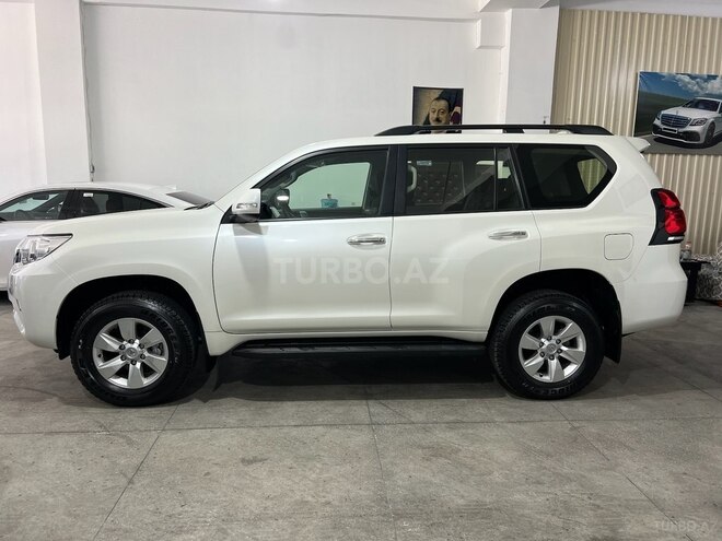 Toyota Land Cruiser Prado-4