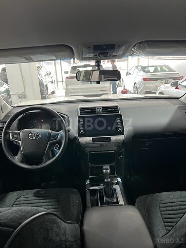 Toyota Land Cruiser Prado-12