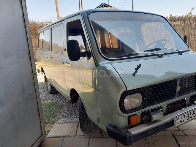 RAF 2203 1985, 400,000 km - 2.4 l - Salyan