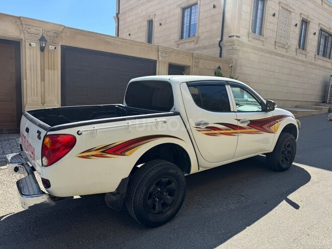 Mitsubishi L200 2015, 344,000 km - 2.5 l - Bakı