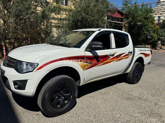 Mitsubishi L200 2015, 344,000 km - 2.5 l - Bakı