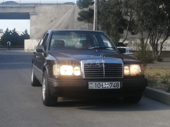 Mercedes E 200 1993, 420,500 km - 2.0 l - Bakı