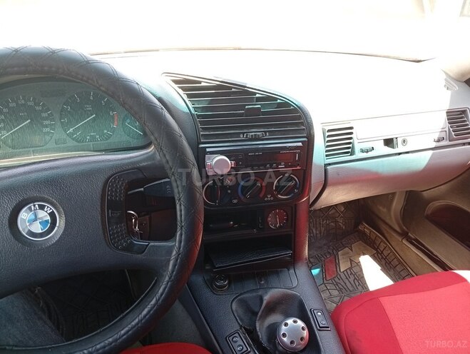BMW 318 1992, 461,956 km - 1.8 l - Sumqayıt