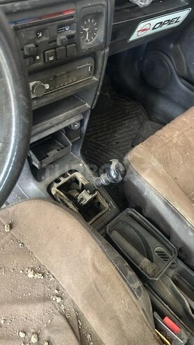Opel Vectra 1993, 400,000 km - 1.8 l - Qusar