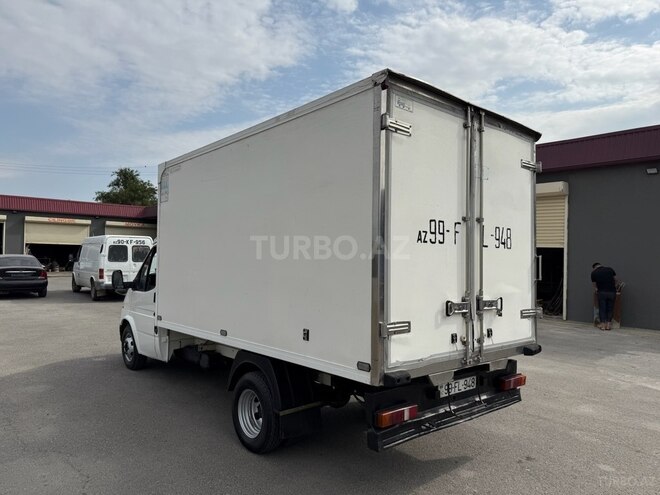 Ford Transit-9