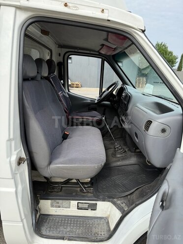 Ford Transit-17