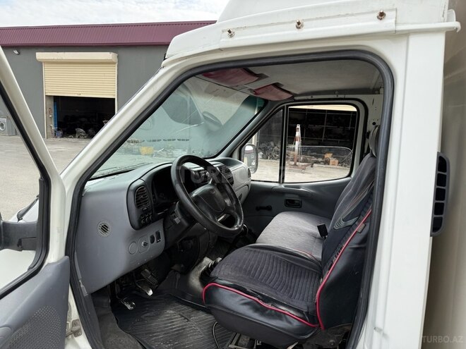 Ford Transit-16
