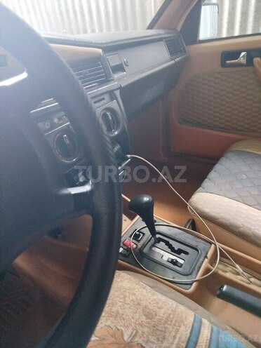 Mercedes 190 1990, 384,000 km - 2.0 l - Biləsuvar