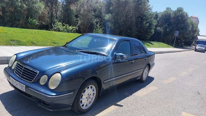 Mercedes E 240 2000, 380,000 km - 2.4 л - Bakı