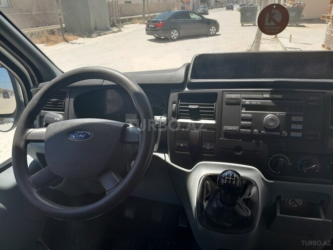 Ford Transit-6