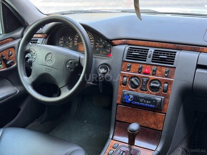 Mercedes E 270 2000, 260,000 km - 2.7 l - Bakı