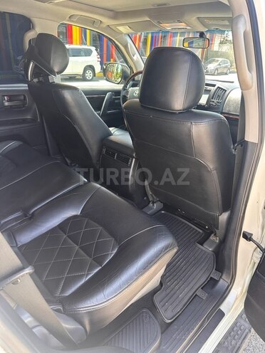 Toyota Land Cruiser-9