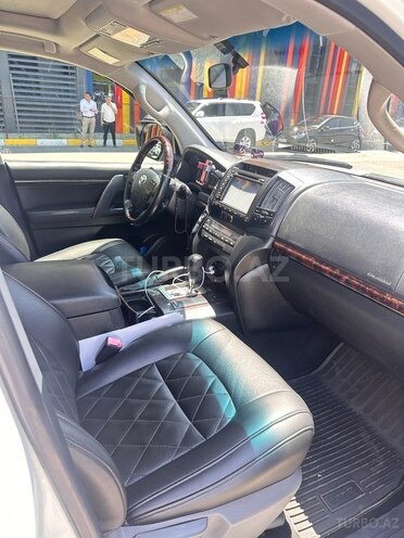 Toyota Land Cruiser-10