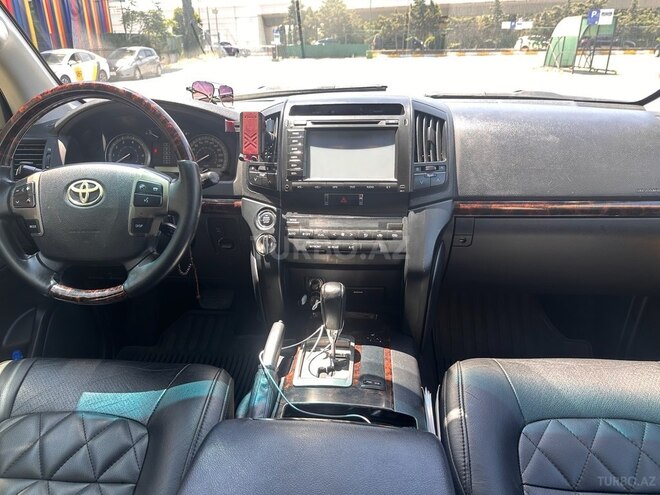 Toyota Land Cruiser-13