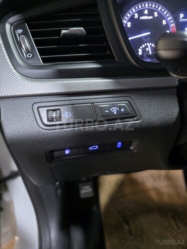 Hyundai Sonata-12