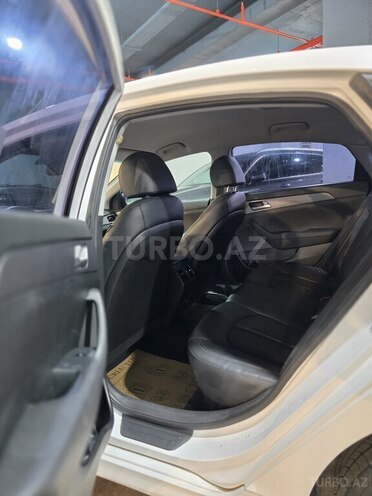 Hyundai Sonata-11