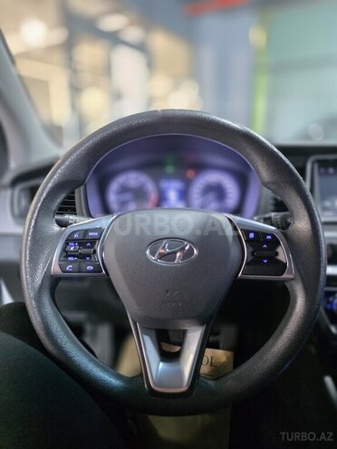 Hyundai Sonata-13