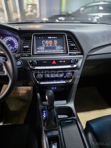Hyundai Sonata-15