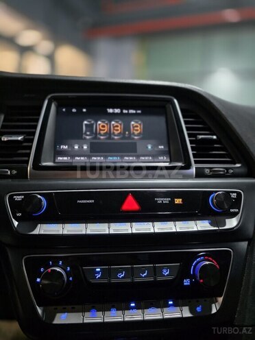 Hyundai Sonata-16
