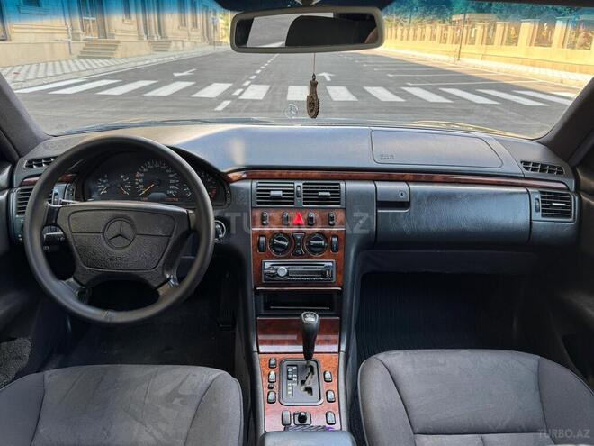 Mercedes E 240 1998, 402,000 km - 2.4 l - Bakı