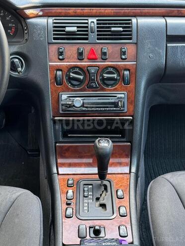 Mercedes E 240 1998, 402,000 km - 2.4 l - Bakı